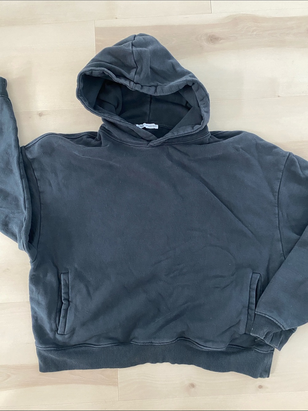 Zara ✨ Dark Gray Distressed Cropped Hoodie size Small